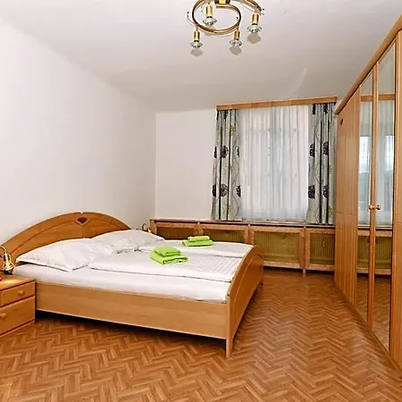 Swirtshaus M&n אורחן 3*