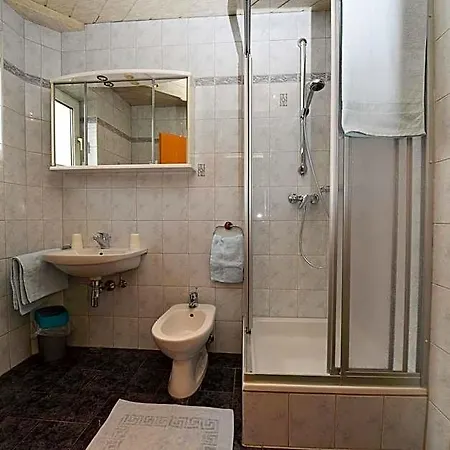 אורחן Swirtshaus M&n 3*